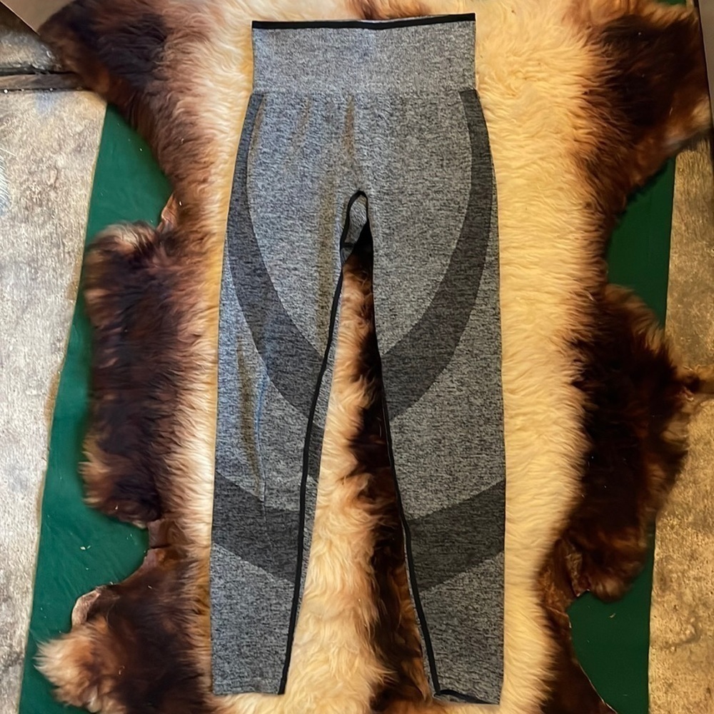 PINK Victoria’s Secret Seamless Gray Hi Rise Leggings